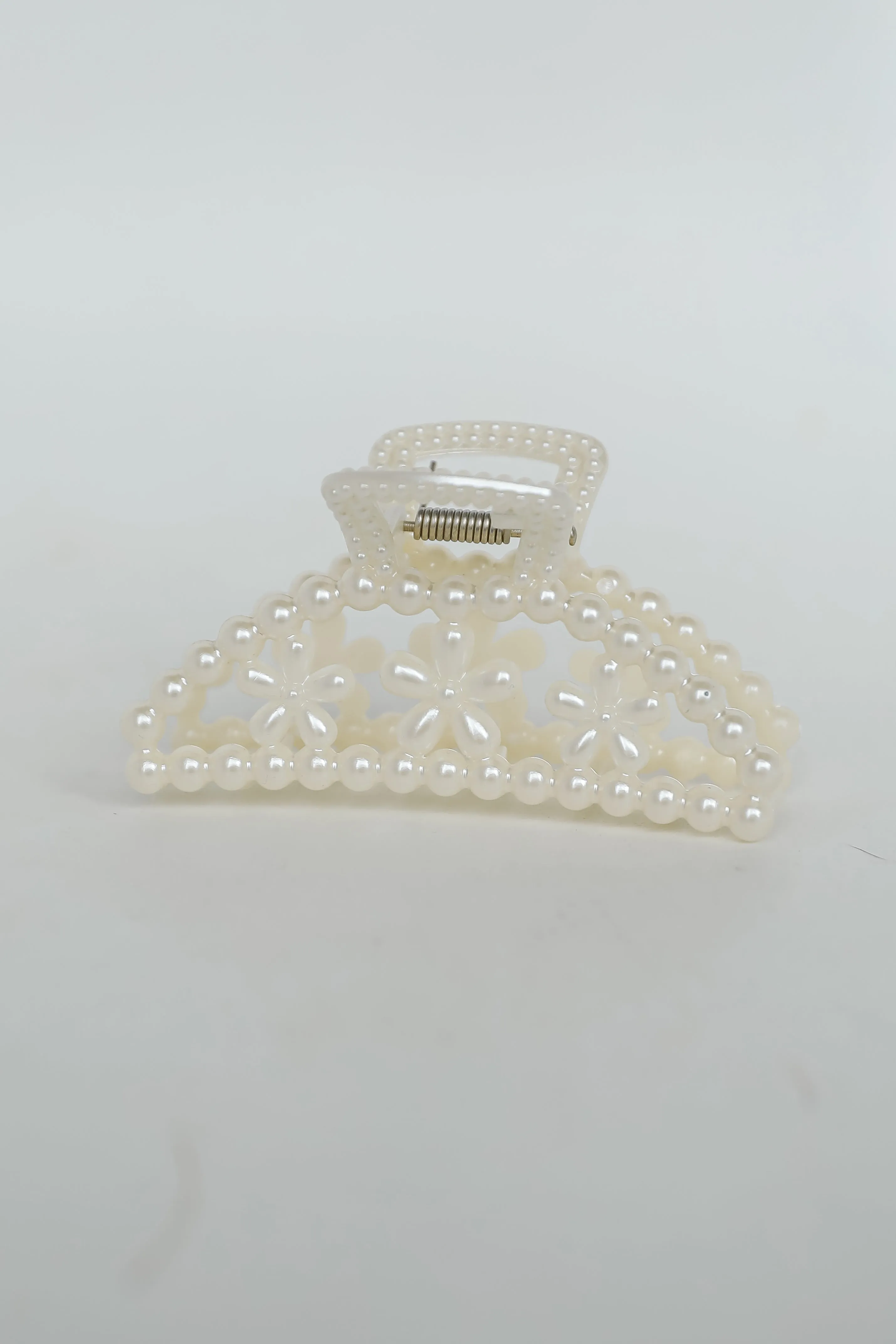 Sweet Touch Ivory Pearl Flower Claw Hair Clip